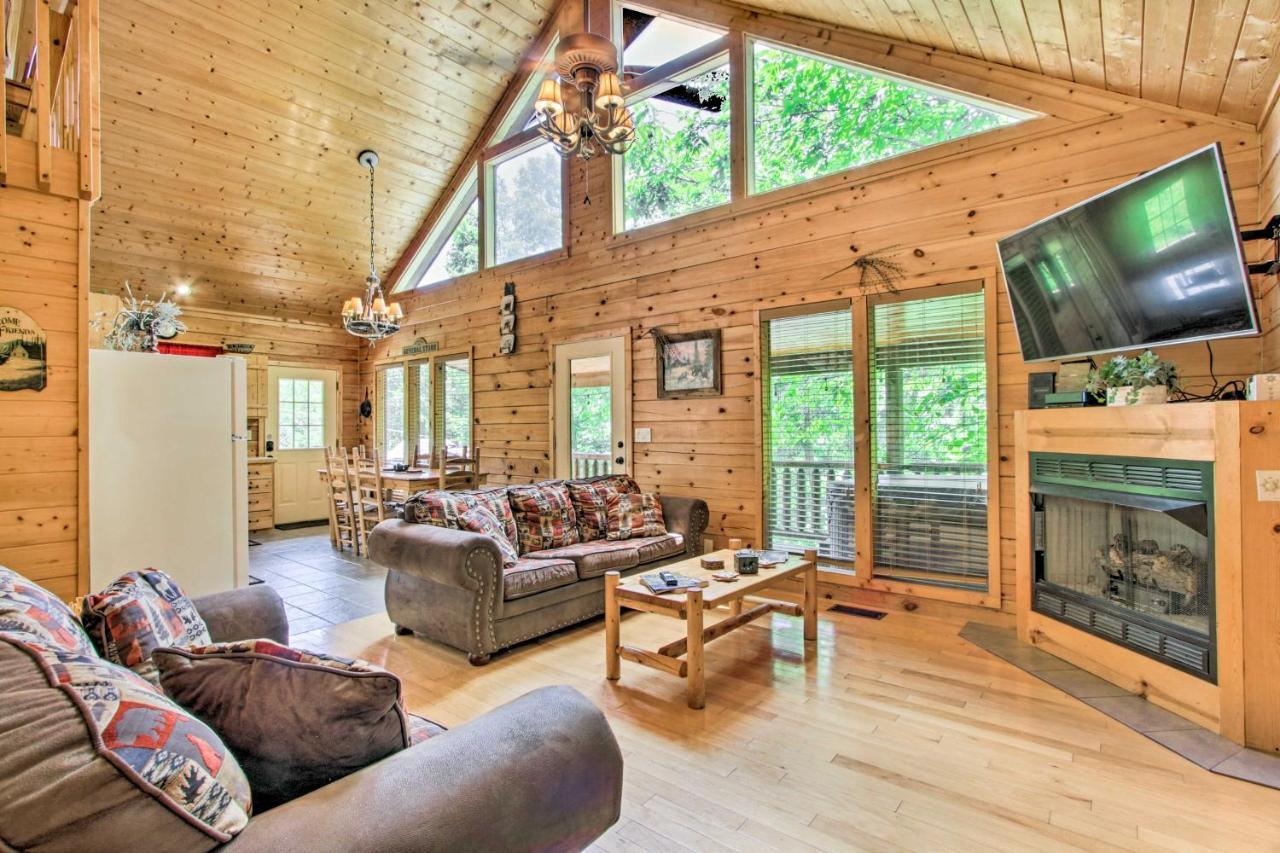Cabin With Hot Tub And Deck About 12 Mi To Pigeon Forge! Sevierville Esterno foto