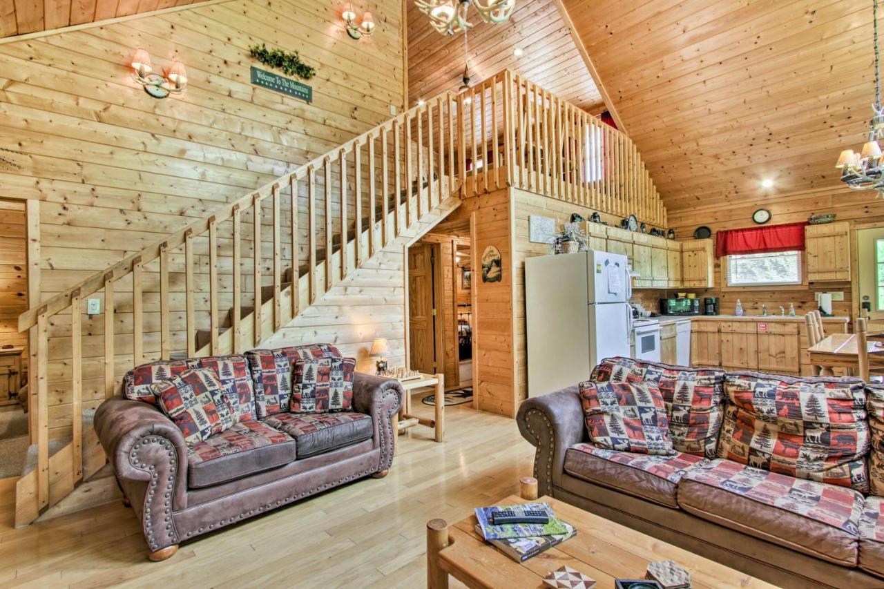 Cabin With Hot Tub And Deck About 12 Mi To Pigeon Forge! Sevierville Esterno foto