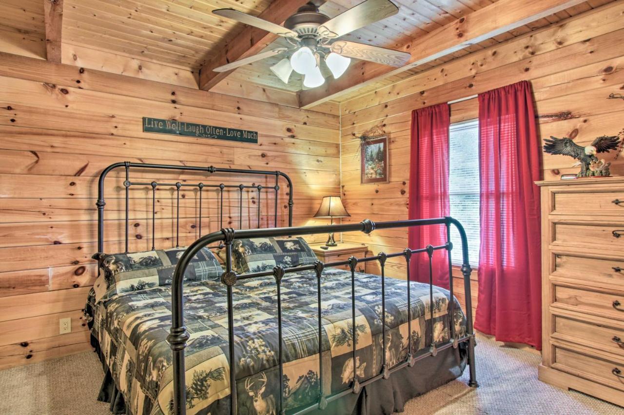 Cabin With Hot Tub And Deck About 12 Mi To Pigeon Forge! Sevierville Esterno foto