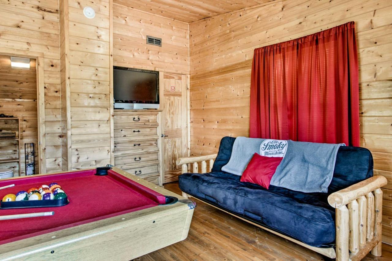 Cabin With Hot Tub And Deck About 12 Mi To Pigeon Forge! Sevierville Esterno foto