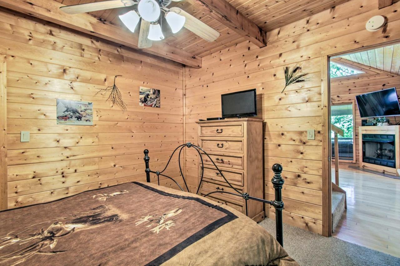 Cabin With Hot Tub And Deck About 12 Mi To Pigeon Forge! Sevierville Esterno foto
