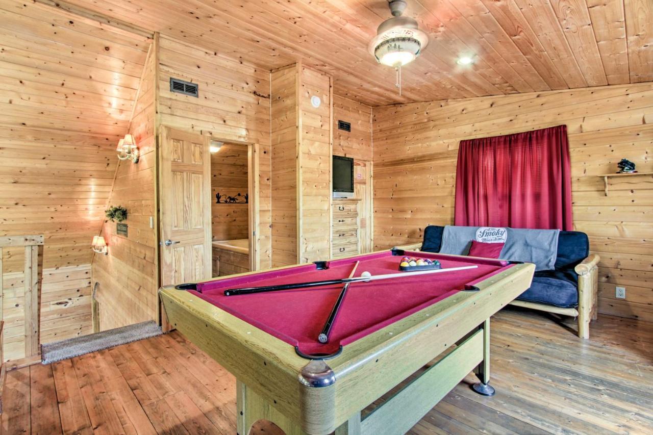 Cabin With Hot Tub And Deck About 12 Mi To Pigeon Forge! Sevierville Esterno foto