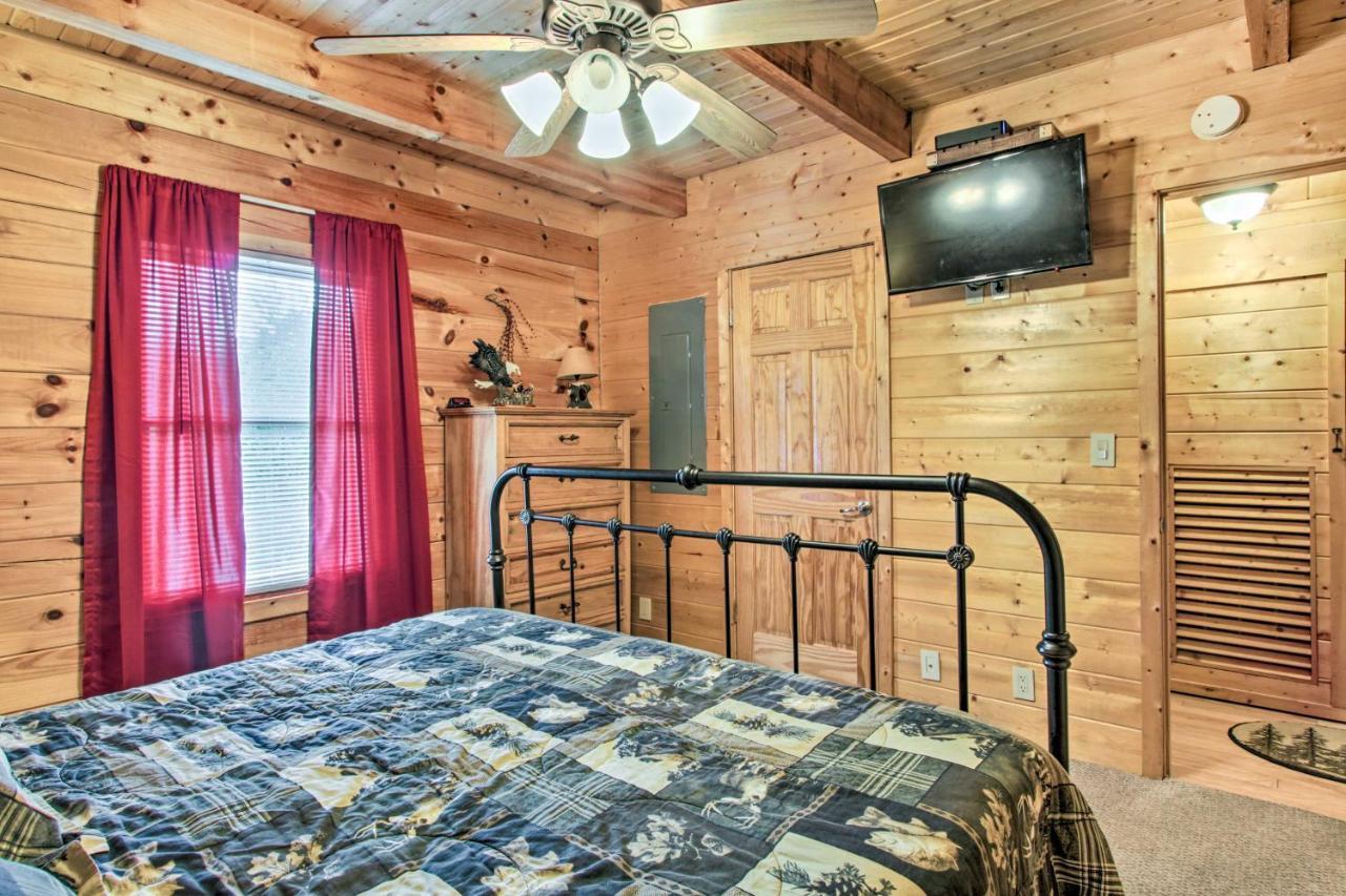 Cabin With Hot Tub And Deck About 12 Mi To Pigeon Forge! Sevierville Esterno foto