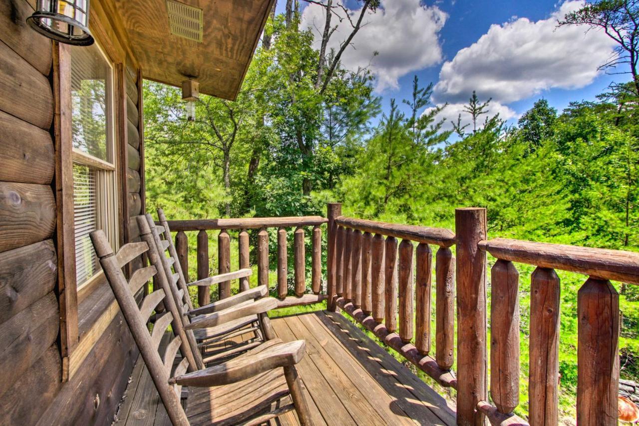Cabin With Hot Tub And Deck About 12 Mi To Pigeon Forge! Sevierville Esterno foto