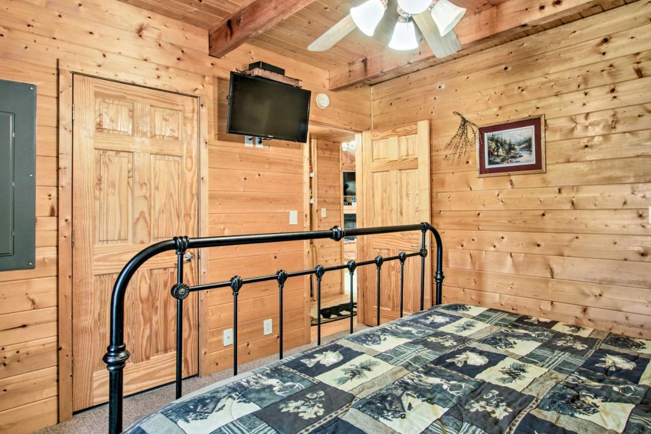 Cabin With Hot Tub And Deck About 12 Mi To Pigeon Forge! Sevierville Esterno foto