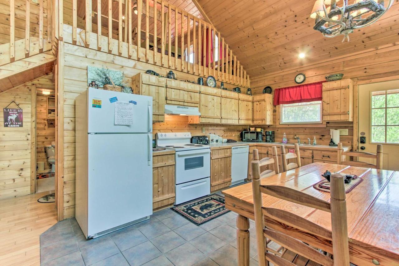 Cabin With Hot Tub And Deck About 12 Mi To Pigeon Forge! Sevierville Esterno foto